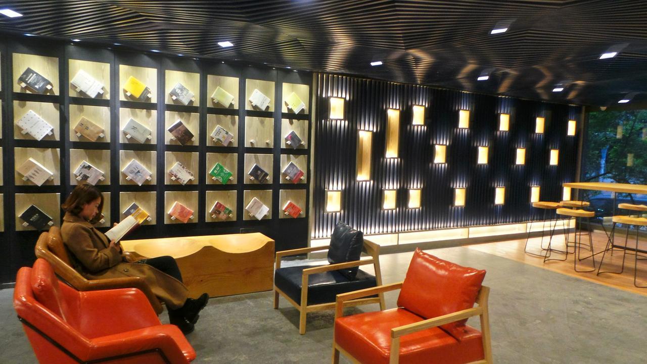 Lifu Hotel Wankel Jiang Tai Road Metro Station Branch Guangzhou Exteriör bild